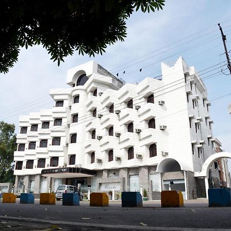 Hotel Krishna Palace Ayodhya Ngoại thất bức ảnh