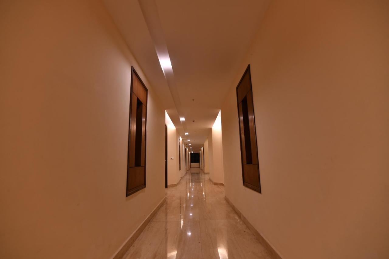 Hotel Krishna Palace Ayodhya Ngoại thất bức ảnh
