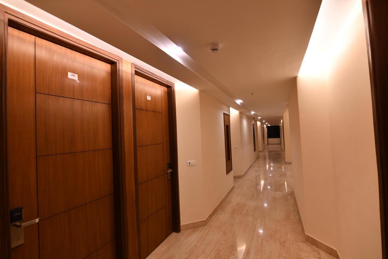 Hotel Krishna Palace Ayodhya Ngoại thất bức ảnh