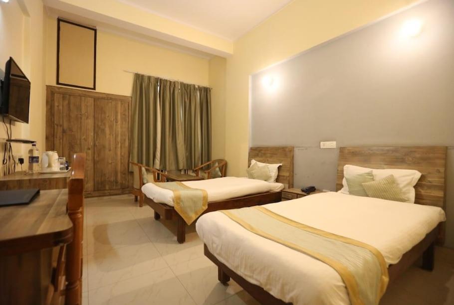Hotel Krishna Palace Ayodhya Ngoại thất bức ảnh