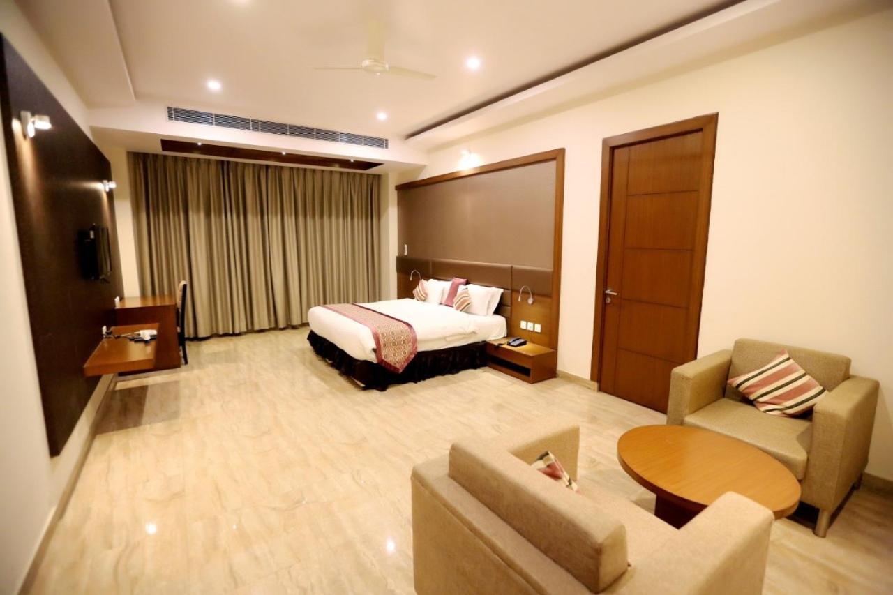Hotel Krishna Palace Ayodhya Ngoại thất bức ảnh