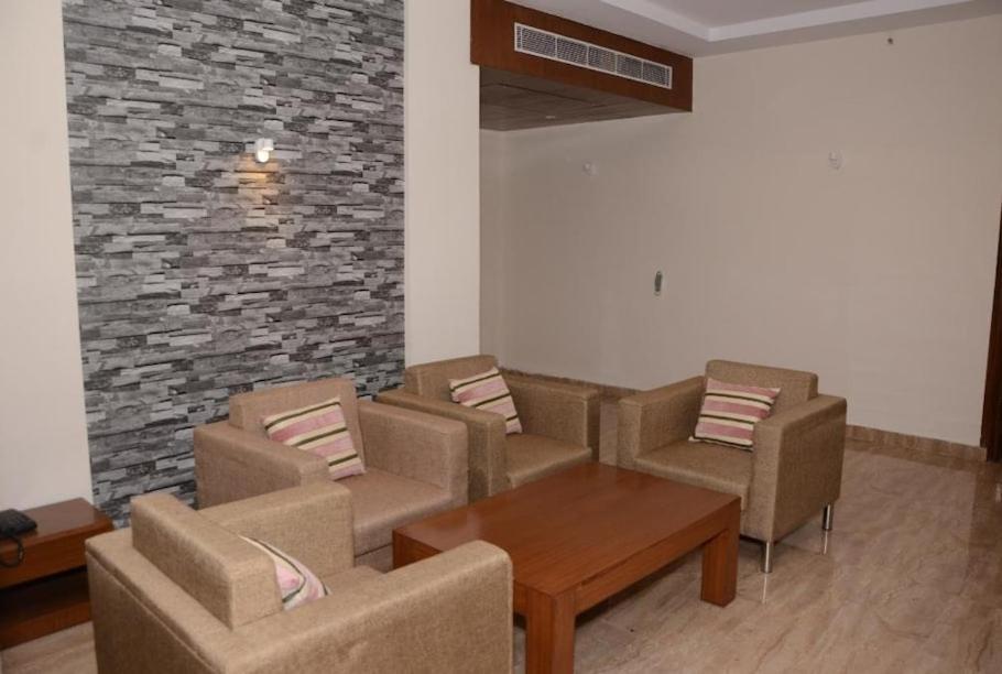Hotel Krishna Palace Ayodhya Ngoại thất bức ảnh