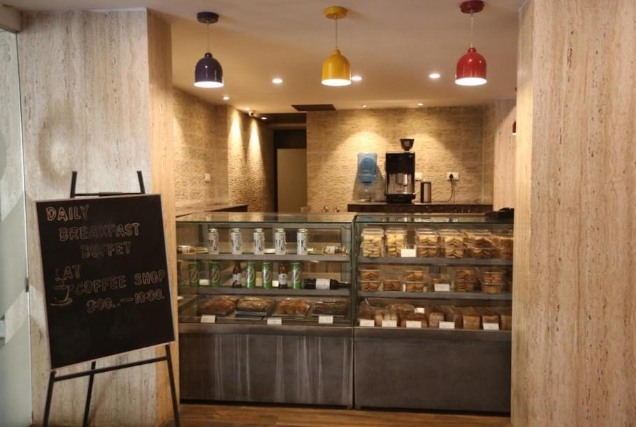Hotel Krishna Palace Ayodhya Ngoại thất bức ảnh