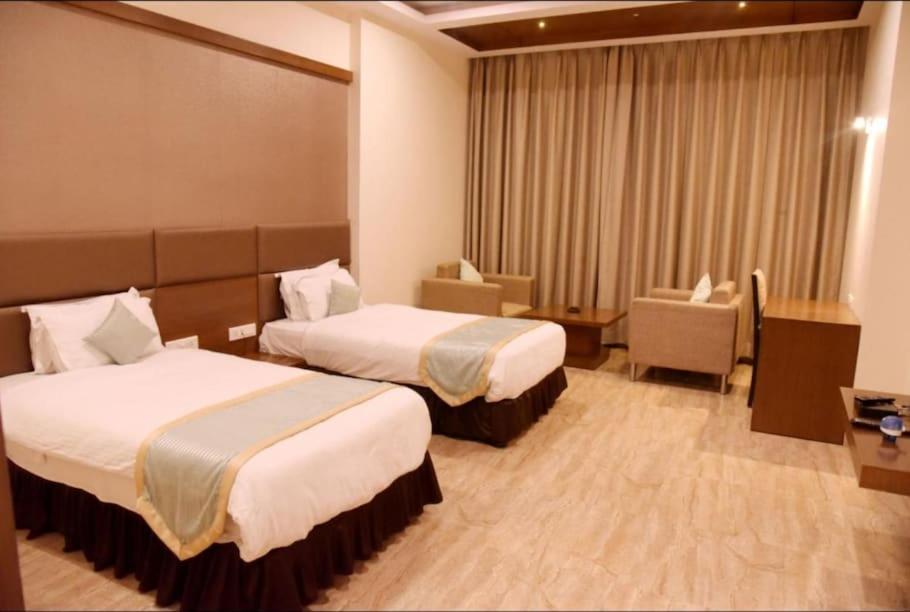 Hotel Krishna Palace Ayodhya Ngoại thất bức ảnh
