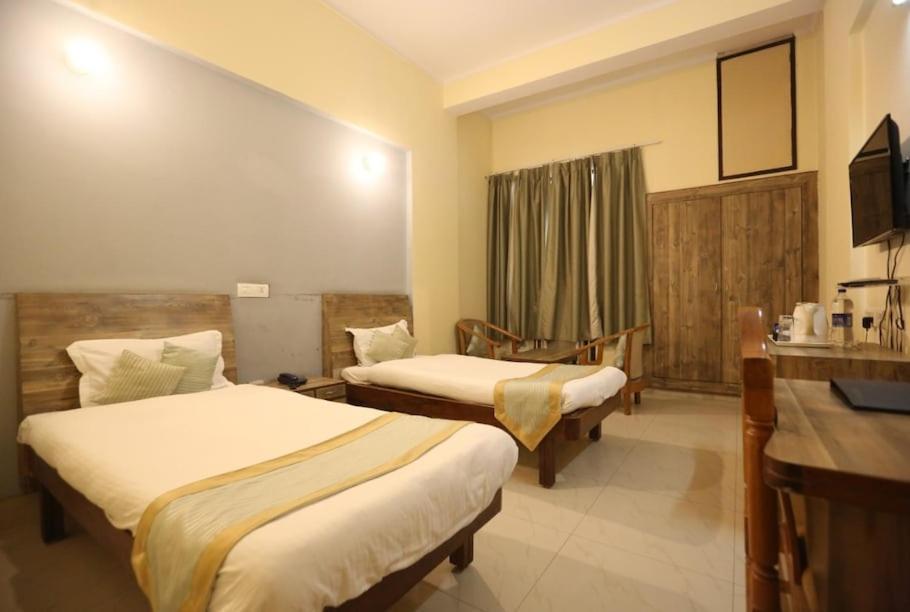 Hotel Krishna Palace Ayodhya Ngoại thất bức ảnh