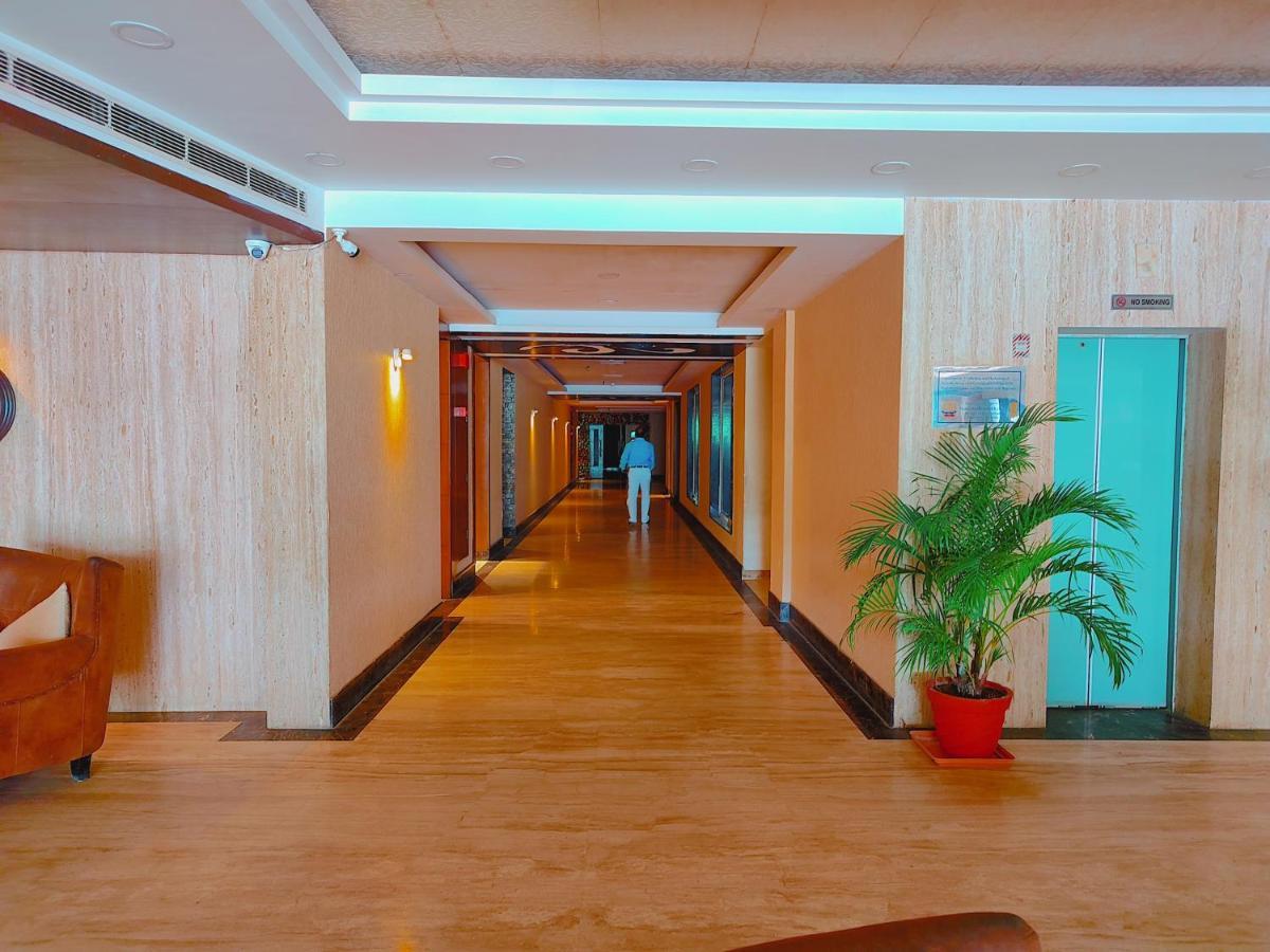 Hotel Krishna Palace Ayodhya Ngoại thất bức ảnh