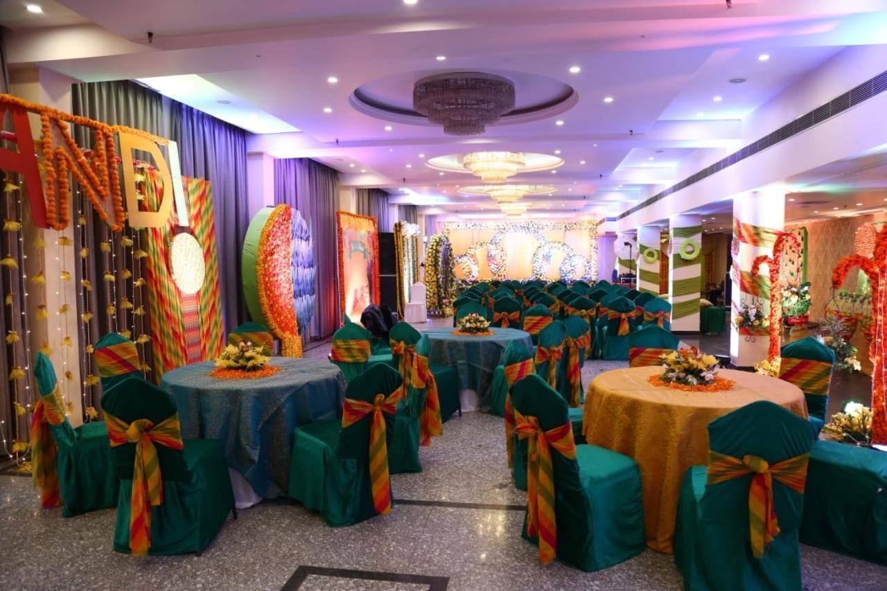 Hotel Krishna Palace Ayodhya Ngoại thất bức ảnh