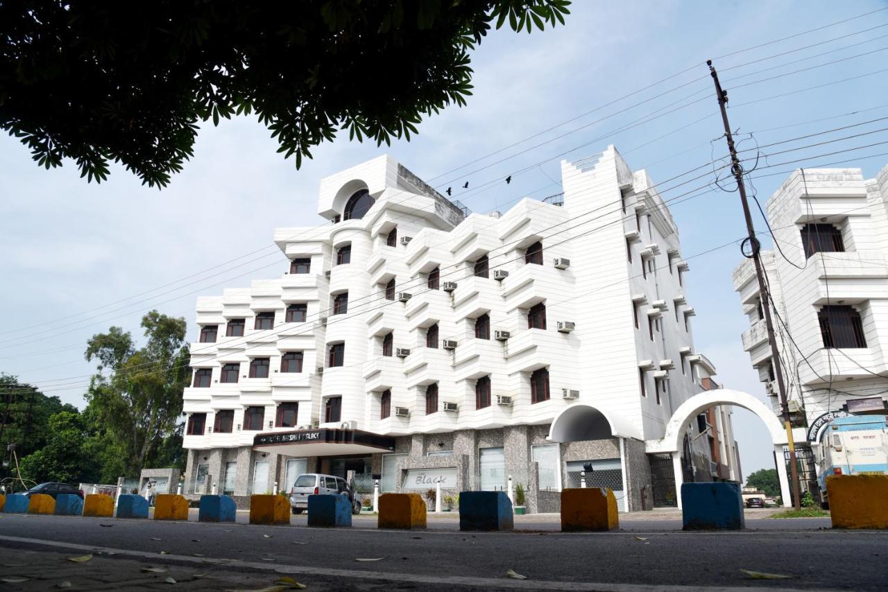 Hotel Krishna Palace Ayodhya Ngoại thất bức ảnh